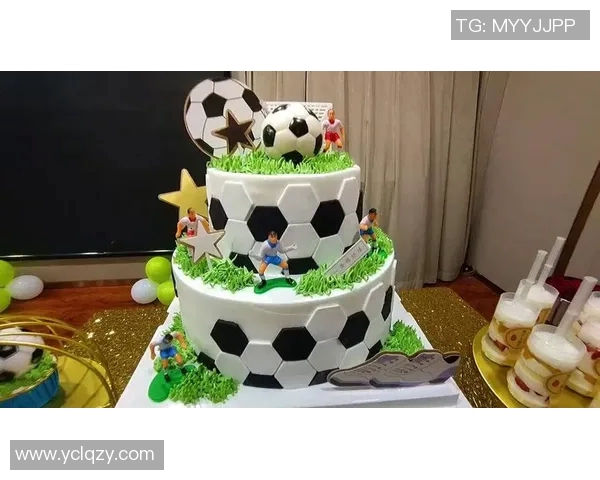 足球球星主题创意蛋糕女生惊艳亮相引爆生日派对全场欢呼
